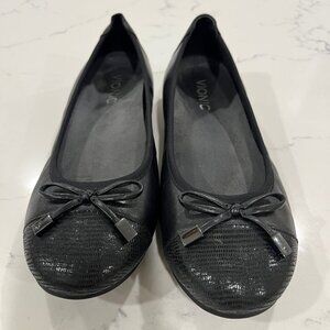 Vionic Black Shoes Size  6